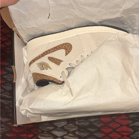 Jordan Other - Jordan Air Mid SE in Black and Gold